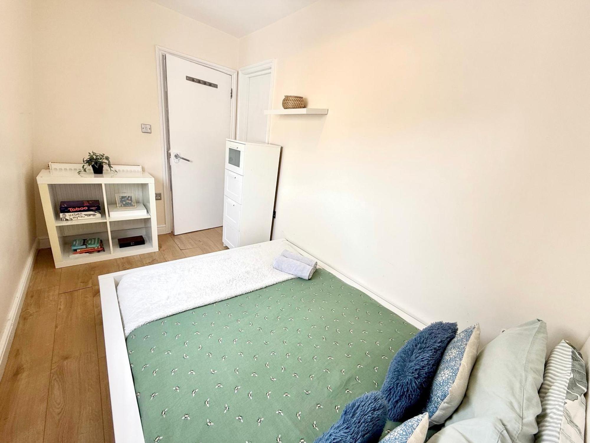 Lovely 3 Bedroom Flat , Aldgate, Tower Hill, Whitechapel *
