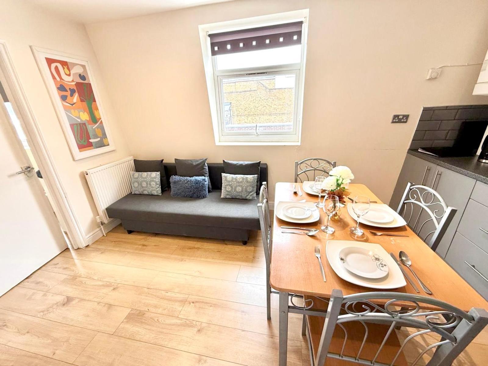 Lovely 3 Bedroom Flat , Aldgate, Tower Hill, Whitechapel Appartement *