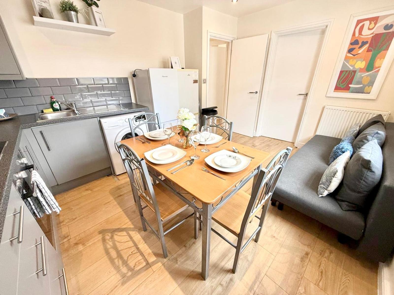 Lovely 3 Bedroom Flat , Aldgate, Tower Hill, Whitechapel *
