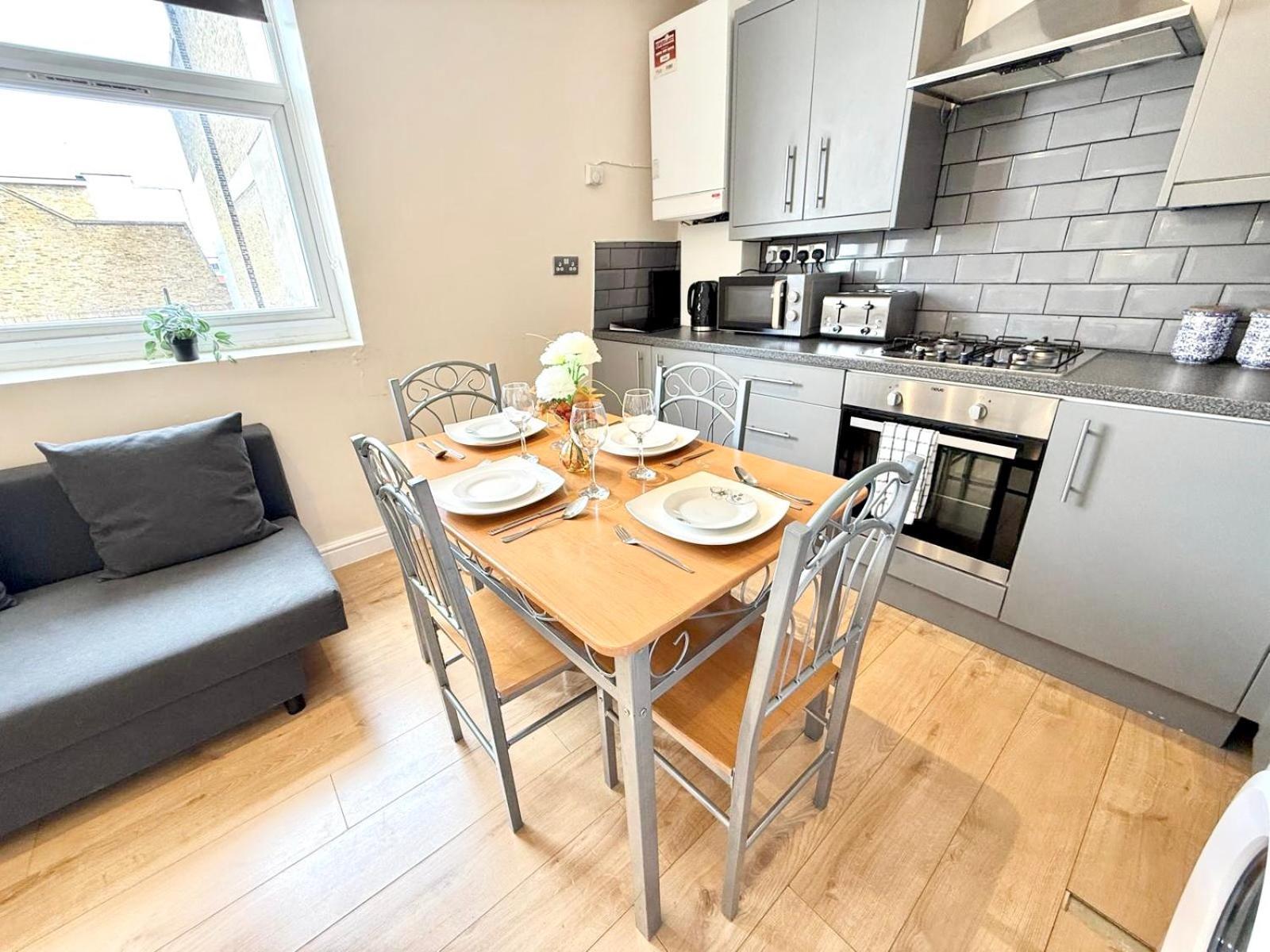 Lovely 3 Bedroom Flat , Aldgate, Tower Hill, Whitechapel * London