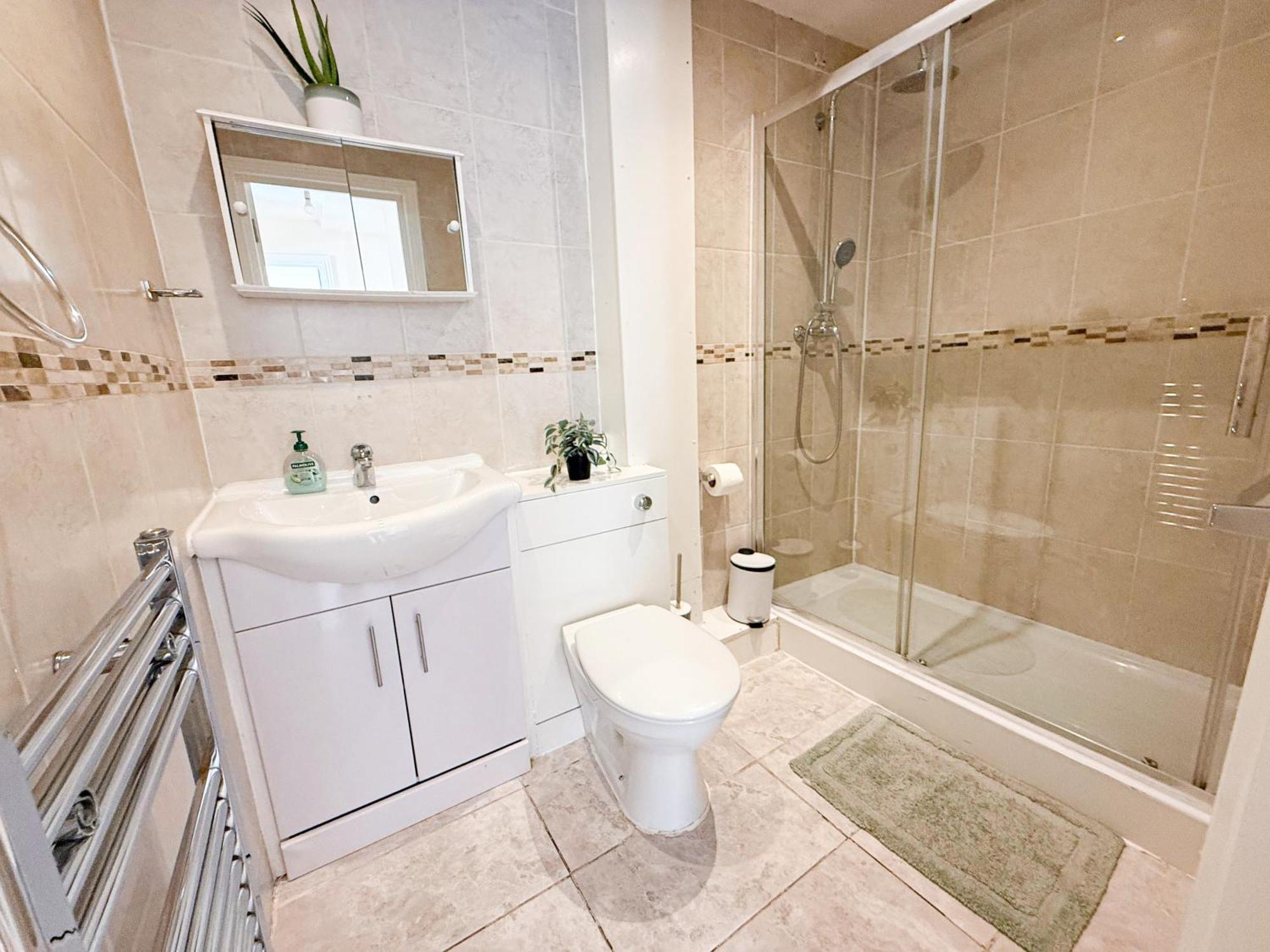 Lovely 3 Bedroom Flat , Aldgate, Tower Hill, Whitechapel Apartment London