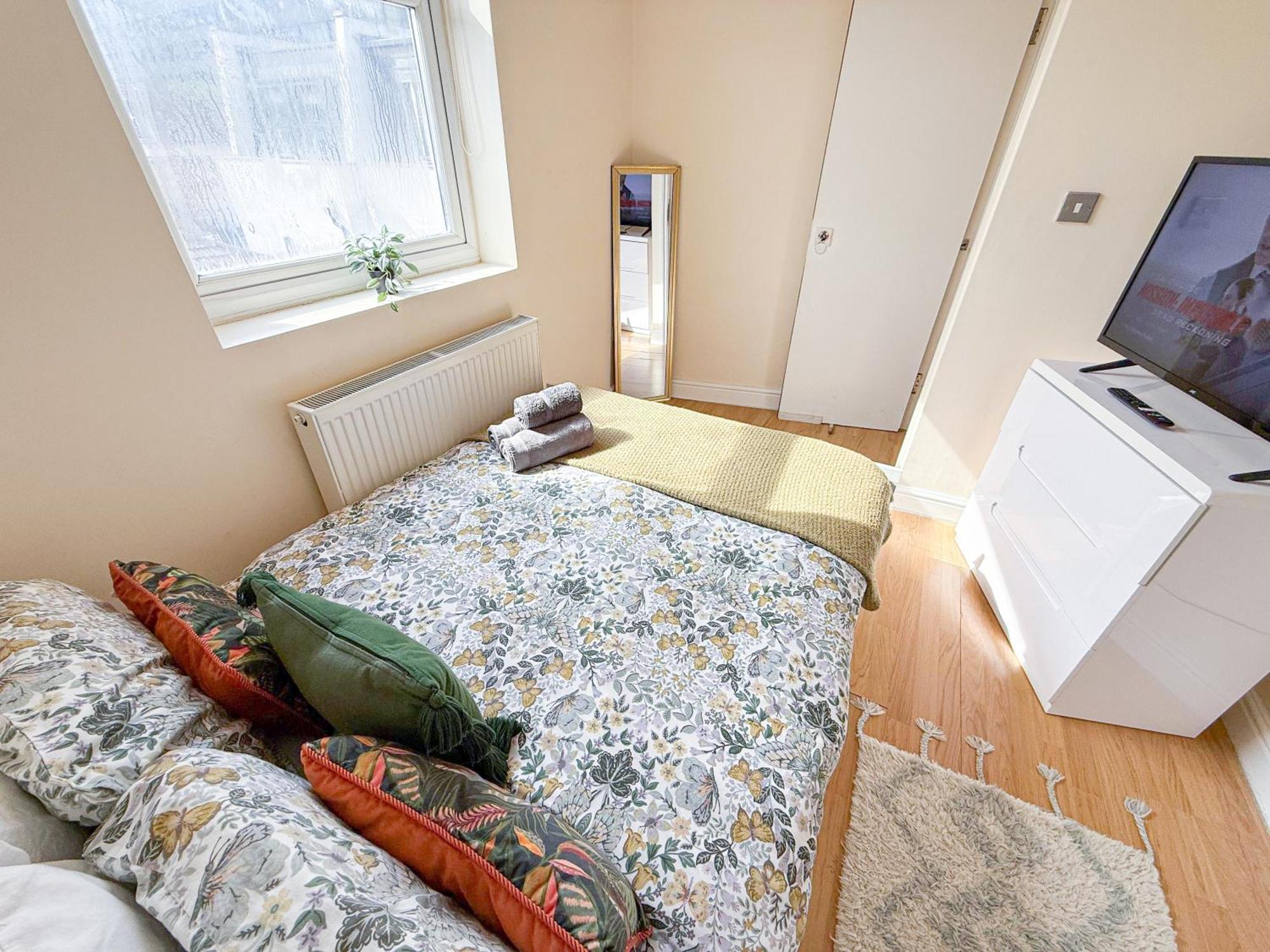 Lovely 3 Bedroom Flat , Aldgate, Tower Hill, Whitechapel *
